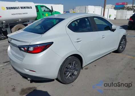 2019 Toyota Yaris Le z USA, uszkodzony, nr VIN 3MYDLBYV6KY526227